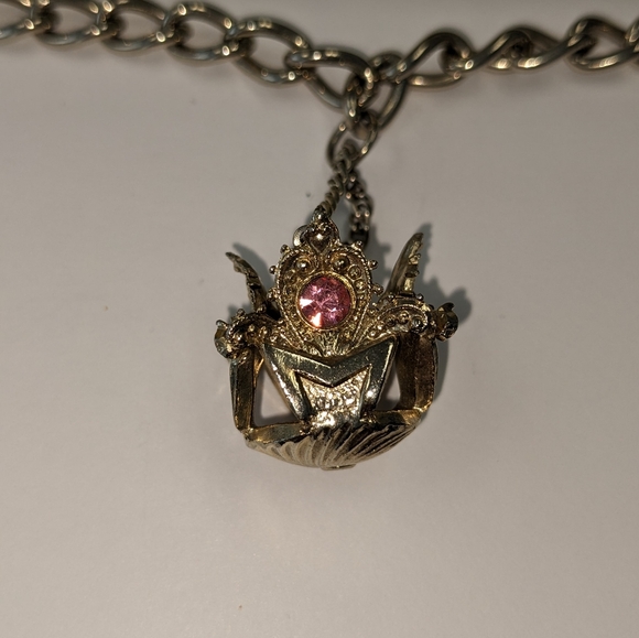 VTG SILVER TONE CROWN W/ RHINESTONES & FAUX PEARL DANGLE CHARM BRACELET - Picture 4 of 14